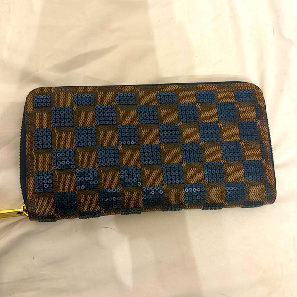 Louis Vuitton Limited Edition 3D effect sequin damier - Picture 8 of 11